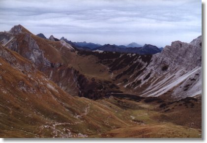 Die Landsberger Hütte mit Schochenspitze (links) am nächsten Tag