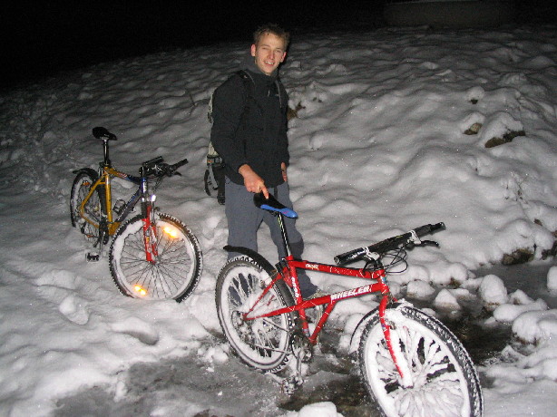 http://www.gipfelstuermer.de/forum/dateien/20061208_Chris_kurz_vor_der_Huette.jpg