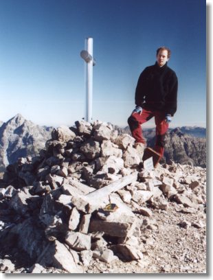 Am Gipfelkreuz der Marchspitze