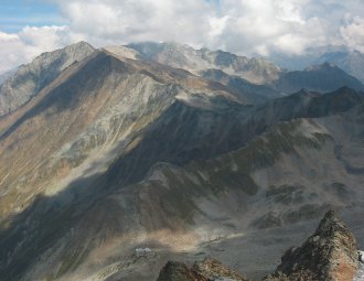 Der südliche Teil des Mainzer Höhenwegs vom Linken Fernerkogel gesehen