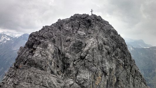 Gipfelaufbau der Vallesinspitze vom Südgipfel