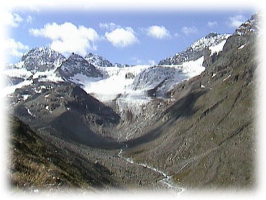 Blick auf Ochsentaler Gletscher, links Piz Buin, rechts Silvrettahorn
