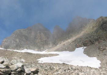 Fatlarspitze und Fatlarturm, dazwischen die Aufstiegsrinne