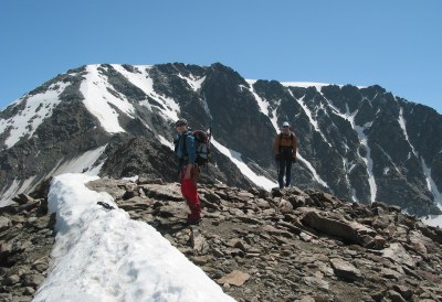 Auf dem Grat zwischen Falginjoch und Weißseespitze, im Hintergrund der Gipfel der Weißseespitze