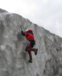 Eisklettern am Spaltenrand