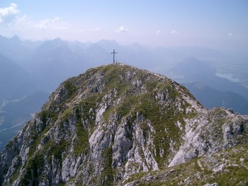 Säuling vom Hauptgipfel, Hintergrund Tannheimer Berge